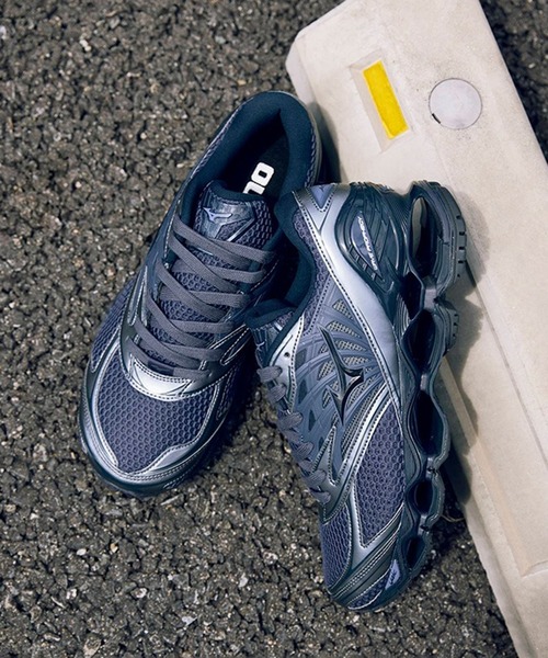 MIZUNO(ミズノ )の「WAVE PROPHECY LS(スニーカー・メンズ・グレー・26.5/27.5/28)」の2枚目の写真