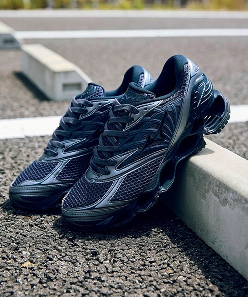 MIZUNO(ミズノ )の「WAVE PROPHECY LS(スニーカー・メンズ・グレー・26.5/27.5/28)」の3枚目の写真