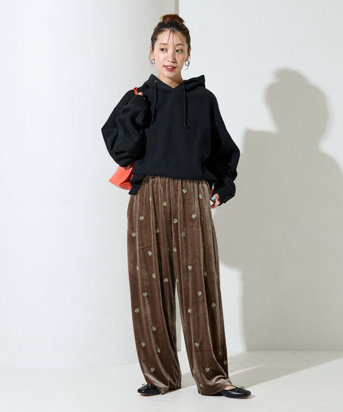 ◯TORNADO MART FEMME ベロア 花柄刺繍フレアパンツ FREAK'S STORE パンツ 限定展開 ベロア 花柄 刺繍 イージー