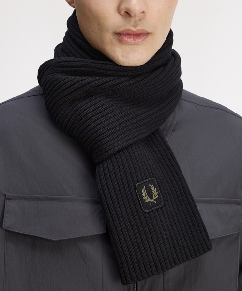 FRED PERRY(フレッドペリー)の「Cotton Ribbed Scarf/コットンリブマフラー(マフラー・メンズ・ブラック/カーキ・ONE SIZE)」の5枚目の写真