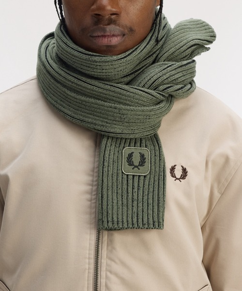 FRED PERRY(フレッドペリー)の「Cotton Ribbed Scarf/コットンリブマフラー(マフラー・メンズ・ブラック/カーキ・ONE SIZE)」の11枚目の写真
