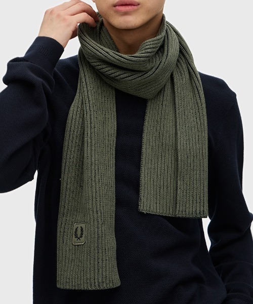 FRED PERRY(フレッドペリー)の「Cotton Ribbed Scarf/コットンリブマフラー(マフラー・メンズ・ブラック/カーキ・ONE SIZE)」の9枚目の写真