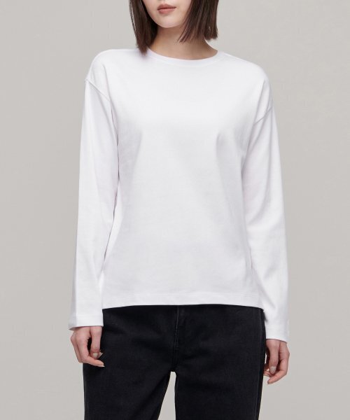 MUSINSA STANDARD WOMAN（ムシンサスタンダードウーマン）の「ウィメンズリラックスクルーネック長袖Tシャツ[ホワイト]（Tシャツ/カットソー・レディース・その他・SMALL/MEDIUM/LARGE/X-LARGE/X-SMALL）」の2枚目の写真