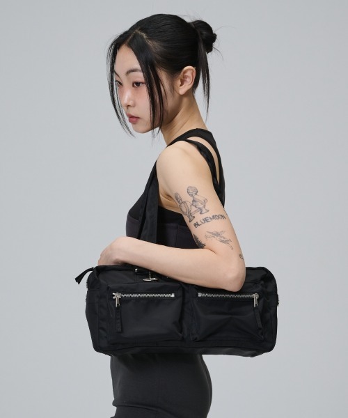 Opening Project(オープニングプロジェクト)の「Two Pocket Duffle Bag / ダブルポケット ダッフルバッグ(ショルダーバッグ・レディース・ブラック・F)」の8枚目の写真