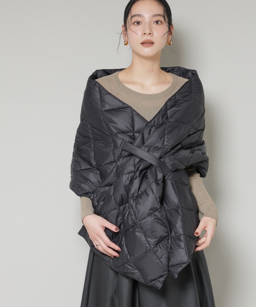 TAION（タイオン）の「TAION/リバーシブルダウンストール（ストール/ショール・レディース・オフホワイト/ブラック・FREE）」の6枚目の写真