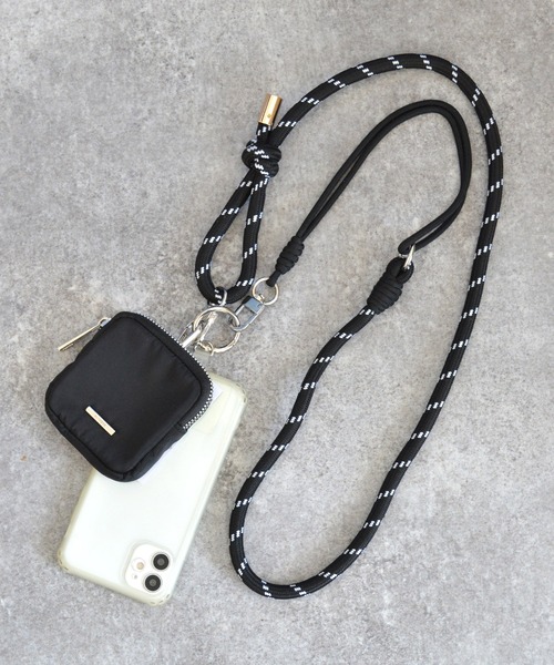 ALTROSE（アルトローズ）の「ポーチ付き スマホストラップ 配色ロープ（スマホグッズ・レディース・ブラウン/カーキ/ブラック/チャコールグレー/ライトブルー・FREE）」の2枚目の写真