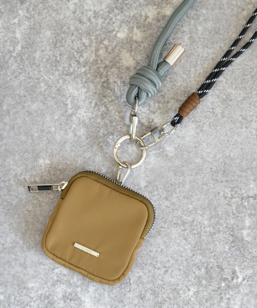 ALTROSE（アルトローズ）の「ポーチ付き スマホストラップ 配色ロープ（スマホグッズ・レディース・ブラウン/カーキ/ブラック/チャコールグレー/ライトブルー・FREE）」の13枚目の写真