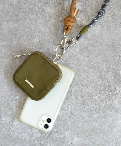 ALTROSE（アルトローズ）の「ポーチ付き スマホストラップ 配色ロープ（スマホグッズ・レディース・ブラウン/カーキ/ブラック/チャコールグレー/ライトブルー・FREE）」の15枚目の写真