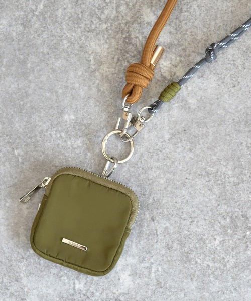 ALTROSE（アルトローズ）の「ポーチ付き スマホストラップ 配色ロープ（スマホグッズ・レディース・ブラウン/カーキ/ブラック/チャコールグレー/ライトブルー・FREE）」の16枚目の写真