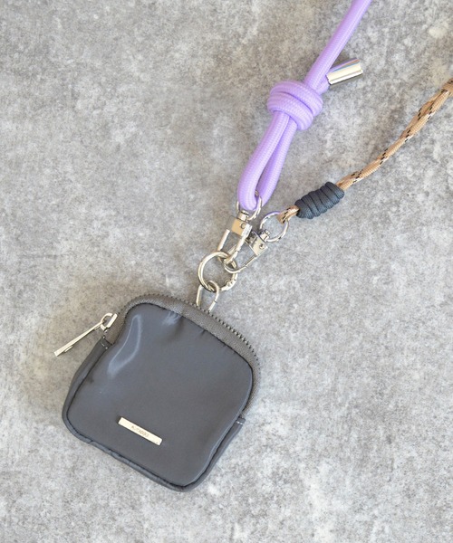 ALTROSE（アルトローズ）の「ポーチ付き スマホストラップ 配色ロープ（スマホグッズ・レディース・ブラウン/カーキ/ブラック/チャコールグレー/ライトブルー・FREE）」の19枚目の写真