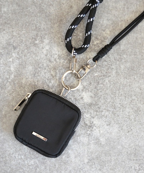 ALTROSE（アルトローズ）の「ポーチ付き スマホストラップ 配色ロープ（スマホグッズ・レディース・ブラウン/カーキ/ブラック/チャコールグレー/ライトブルー・FREE）」の8枚目の写真
