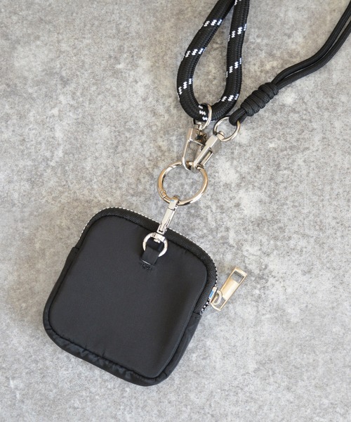 ALTROSE（アルトローズ）の「ポーチ付き スマホストラップ 配色ロープ（スマホグッズ・レディース・ブラウン/カーキ/ブラック/チャコールグレー/ライトブルー・FREE）」の9枚目の写真
