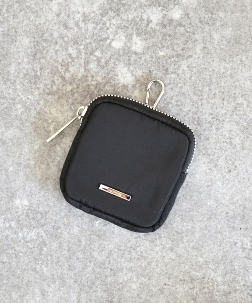 ALTROSE（アルトローズ）の「ポーチ付き スマホストラップ 配色ロープ（スマホグッズ・レディース・ブラウン/カーキ/ブラック/チャコールグレー/ライトブルー・FREE）」の10枚目の写真