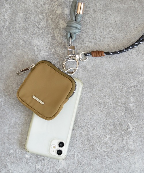 ALTROSE（アルトローズ）の「ポーチ付き スマホストラップ 配色ロープ（スマホグッズ・レディース・ブラウン/カーキ/ブラック/チャコールグレー/ライトブルー・FREE）」の12枚目の写真