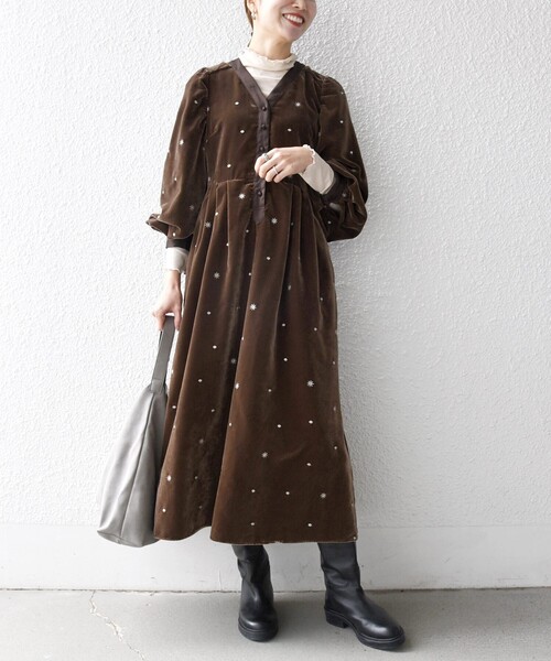 SHIPS any:〈手洗い可能〉ポリエステル ベロア 刺繍 タック フレア