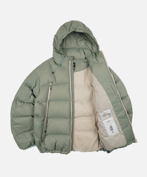 FRIZMWORKS(フリズムワークス)の「ALTAVIA DOWN PARKA _ LIGHT OLIVE(ダウンジャケット/コート・メンズ・その他・SMALL/MEDIUM/LARGE/X-LARGE)」の2枚目の写真