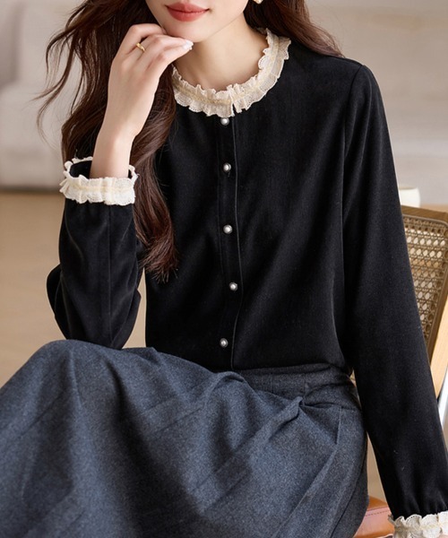 ONEP STAR(ワンピスター)の「パールボタンフリル襟ブラウス(シャツ/ブラウス・レディース・ブラック・MEDIUM/LARGE/X-LARGE)」の2枚目の写真