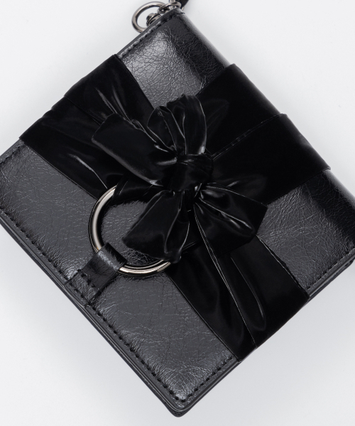 IUGAMAKARAS(イウガマカラス)の「Knotted Wallet Bag (Real Leather-BK)(メッセンジャーバッグ・レディース・その他・FREE)」の2枚目の写真