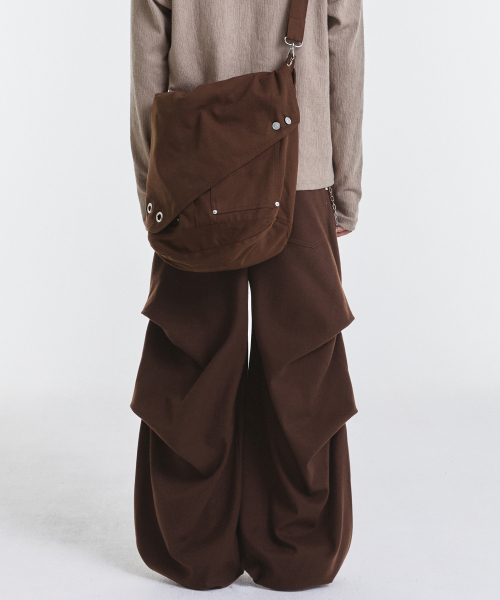 KICHUL(キチョル)の「Side Tuck Peach Skin Balloon Pants (Brown)(その他パンツ・メンズ・その他・X-SMALL/SMALL/MEDIUM/LARGE)」の3枚目の写真