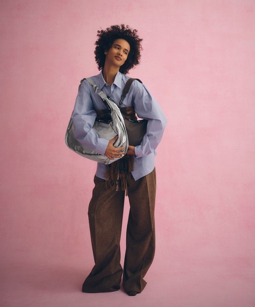 LeSportsac（レスポートサック）の「【LeSportsac for ADAM ET ROPE'】LARGE SPORTSAC LT (SHINE)（ショルダーバッグ・レディース・シルバー・FREE）」の3枚目の写真