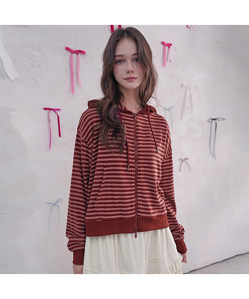 Vivacious(ビバシャス)の「Jours Stripe Hoody Zip-up_3Colors(パーカー・レディース・レッド/ブラウン/ブラック・FREE)」の3枚目の写真