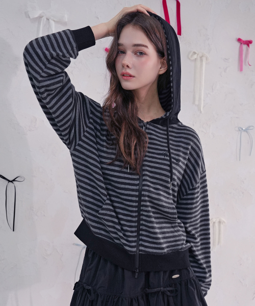 Vivacious(ビバシャス)の「Jours Stripe Hoody Zip-up_3Colors(パーカー・レディース・レッド/ブラウン/ブラック・FREE)」の9枚目の写真