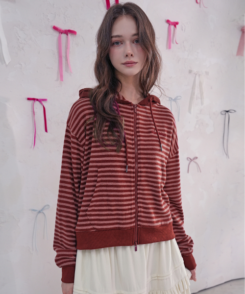 Vivacious(ビバシャス)の「Jours Stripe Hoody Zip-up_3Colors(パーカー・レディース・レッド/ブラウン/ブラック・FREE)」の8枚目の写真