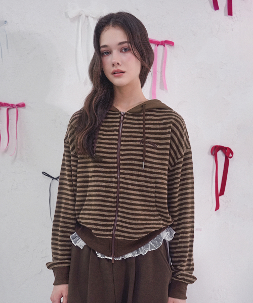 Vivacious(ビバシャス)の「Jours Stripe Hoody Zip-up_3Colors(パーカー・レディース・レッド/ブラウン/ブラック・FREE)」の7枚目の写真