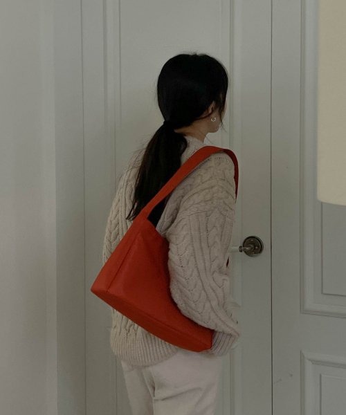 MUCU AND EBONY(ムクアンドエボニー)の「Comfy Bag _ Orange Red(ショルダーバッグ・レディース・その他・FREE)」の2枚目の写真