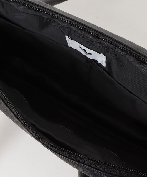 adidas（アディダス）の「アディカラー エロンゲイテッド エアライナーバッグ / アディダスオリジナルス adidas Originals（ショルダーバッグ・メンズ・ブラック・FREE）」の10枚目の写真
