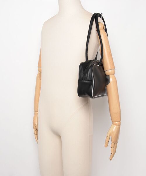 adidas（アディダス）の「アディカラー エロンゲイテッド エアライナーバッグ / アディダスオリジナルス adidas Originals（ショルダーバッグ・メンズ・ブラック・FREE）」の11枚目の写真