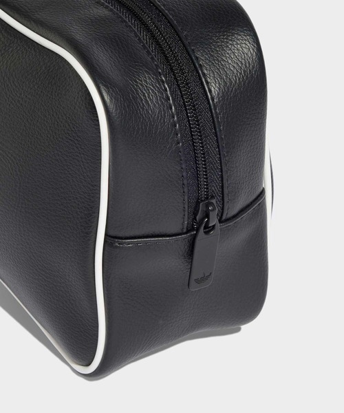 adidas（アディダス）の「アディカラー エロンゲイテッド エアライナーバッグ / アディダスオリジナルス adidas Originals（ショルダーバッグ・メンズ・ブラック・FREE）」の6枚目の写真