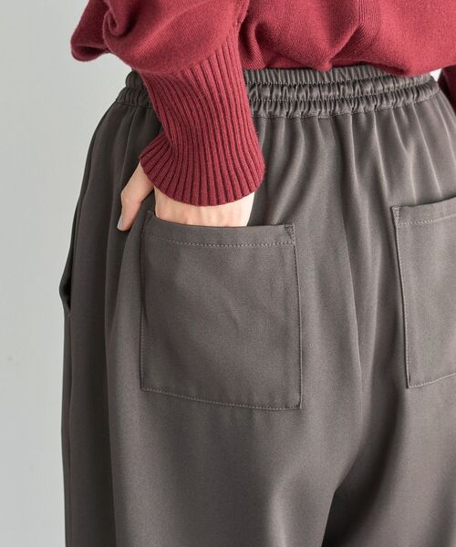 Green Parks(グリーンパークス)の「ウエストタックイージーパンツ(その他パンツ・レディース・カーキ/ブラック/チャコールグレー・FREE)」の17枚目の写真