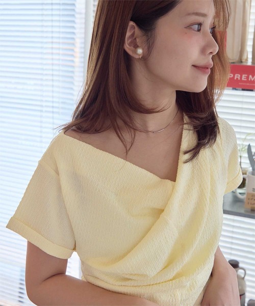 titivate(ティティベイト)の「スリットデザインドレープ半袖Tシャツ(Tシャツ/カットソー・レディース・ダークブラウン/ネイビー/オフホワイト/ライトイエロー/ブラック・S/L/M)」の19枚目の写真