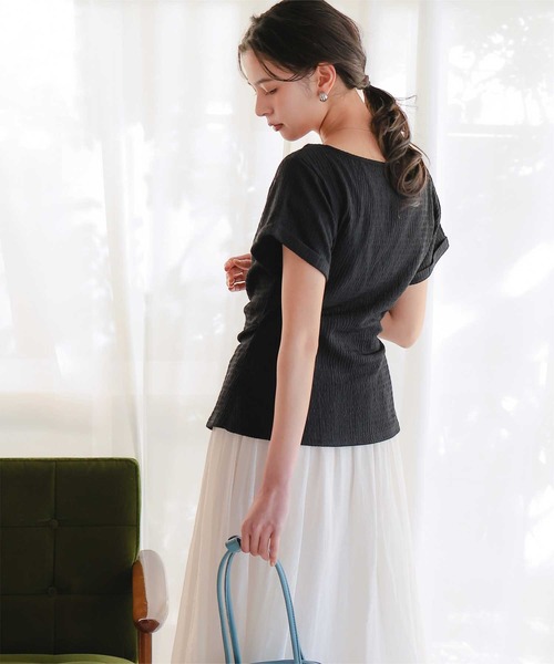 titivate(ティティベイト)の「スリットデザインドレープ半袖Tシャツ(Tシャツ/カットソー・レディース・ダークブラウン/ネイビー/オフホワイト/ライトイエロー/ブラック・S/L/M)」の7枚目の写真