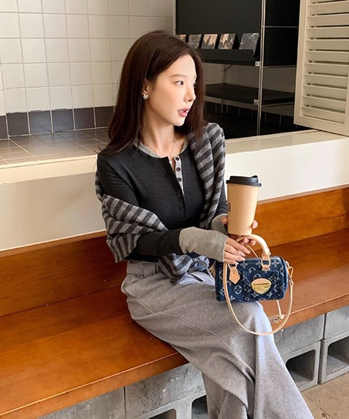 WESTSEA(ウエストシー)の「バイカラー 配色切替 長袖 ショート丈 ヘンリーネックトップス 薄手(Tシャツ/カットソー・レディース・ブラック/ワイン/ブラウン・FREE)」の6枚目の写真