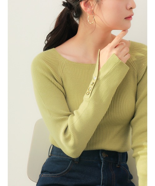 Te chichi（テチチ）の「【ZOZO限定】スクエアネック袖ボタンリブニットプルオーバー（ニット/セーター・レディース・ブルー/クリーム/チャコールグレー/グリーン/ホワイト/グレー/オフホワイト/ベージュ/レッド/ブラック・F）」の8枚目の写真