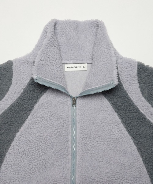 VANQUISH（ヴァンキッシュ）の「VANQUISH / ヴァンキッシュ Sans Serif ロゴ ジップアップ ボアスウェットジャケット（ブルゾン・メンズ・グレー/ブラウン・M/L）」の5枚目の写真