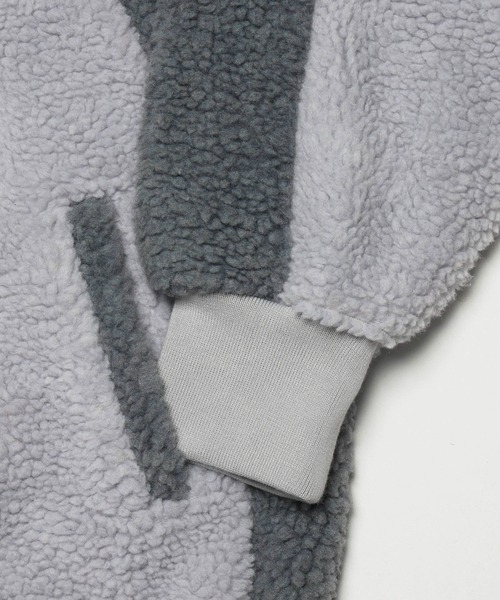 VANQUISH（ヴァンキッシュ）の「VANQUISH / ヴァンキッシュ Sans Serif ロゴ ジップアップ ボアスウェットジャケット（ブルゾン・メンズ・グレー/ブラウン・M/L）」の6枚目の写真