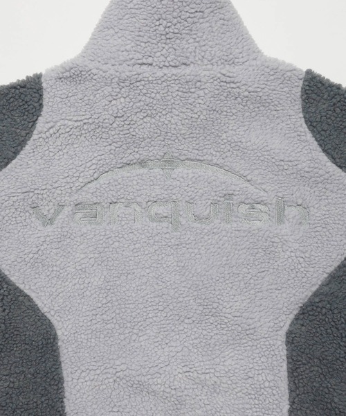 VANQUISH（ヴァンキッシュ）の「VANQUISH / ヴァンキッシュ Sans Serif ロゴ ジップアップ ボアスウェットジャケット（ブルゾン・メンズ・グレー/ブラウン・M/L）」の7枚目の写真