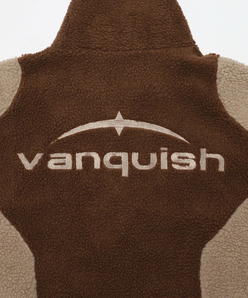 VANQUISH（ヴァンキッシュ）の「VANQUISH / ヴァンキッシュ Sans Serif ロゴ ジップアップ ボアスウェットジャケット（ブルゾン・メンズ・グレー/ブラウン・M/L）」の13枚目の写真