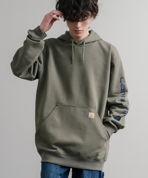Carhartt(カーハート)の「Carhartt カーハート Midweight Logo Sleeve Graphic Sweatshirt/ロゴスリーブミッドウエイトプルオーバーパーカー(パーカー・メンズ・オリーブ/ヘザーグレー/ブラック/ワインレッド/オフホワイト/キャメル/チャコール/ネイビー・XL/L/M/S)」の1枚目の写真