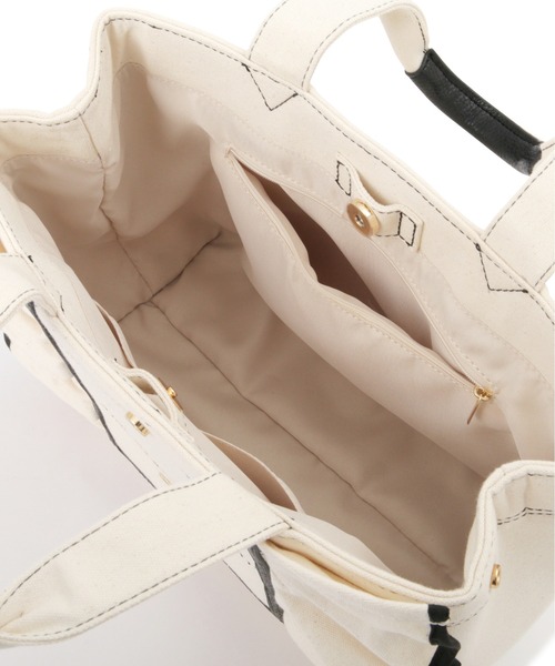 JILL by JILL STUART(ジルバイジルスチュアート)の「フレームフリルトート大(トートバッグ・レディース・ピンク/ホワイト/ブラック/ホワイト系その他・FREE)」の16枚目の写真