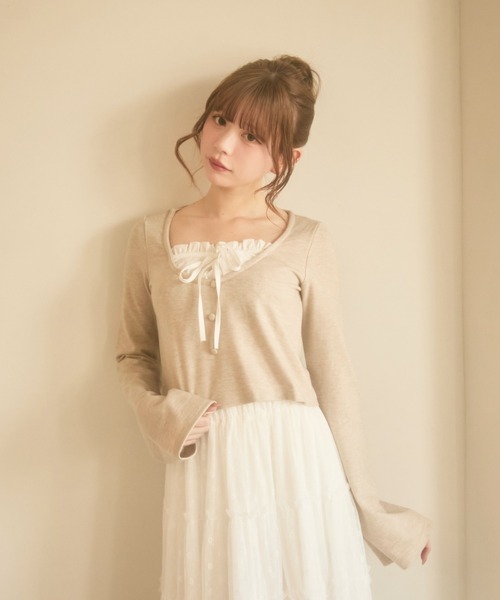 TITTY&CO.(ティティーアンドコー)の「フロントフリルレイヤード風トップス(カーディガン/ボレロ・レディース・ピンク/ベージュ/グレー・FREE)」の9枚目の写真