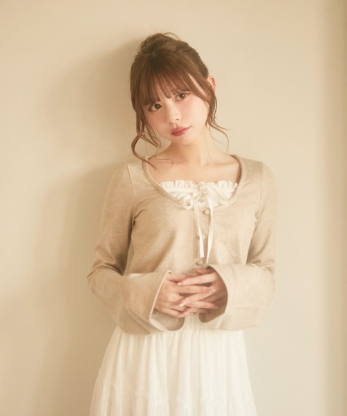 TITTY&CO.(ティティーアンドコー)の「フロントフリルレイヤード風トップス(カーディガン/ボレロ・レディース・ピンク/ベージュ/グレー・FREE)」の10枚目の写真