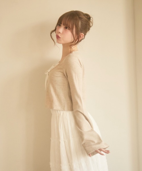 TITTY&CO.(ティティーアンドコー)の「フロントフリルレイヤード風トップス(カーディガン/ボレロ・レディース・ピンク/ベージュ/グレー・FREE)」の11枚目の写真