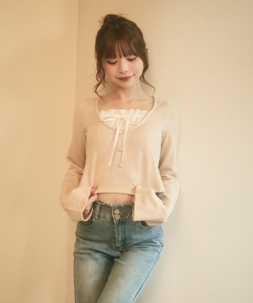 TITTY&CO.(ティティーアンドコー)の「フロントフリルレイヤード風トップス(カーディガン/ボレロ・レディース・ピンク/ベージュ/グレー・FREE)」の4枚目の写真