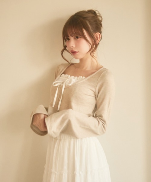 TITTY&CO.（ティティーアンドコー）の「フロントフリルレイヤード風トップス（カーディガン/ボレロ・レディース・ピンク/ベージュ/グレー・FREE）」の6枚目の写真