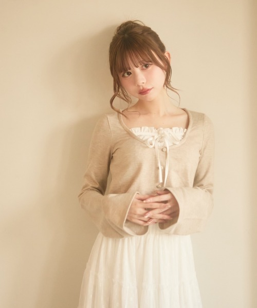 TITTY&CO.（ティティーアンドコー）の「フロントフリルレイヤード風トップス（カーディガン/ボレロ・レディース・ピンク/ベージュ/グレー・FREE）」の7枚目の写真