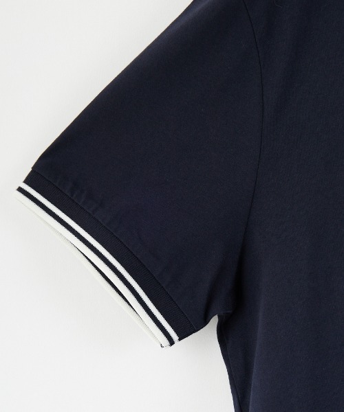 FRED PERRY（フレッドペリー）の「[FRED PERRY/フレッドペリー] ツインティップライン ワンポイントロゴ刺繍Tシャツ M1588V（Tシャツ/カットソー・レディース・ダークグリーン/モスグリーン/キナリ/キャメル/ワイン/サックスブルー/ダークグレー/ブラック系/ネイビー系/ホワイト/ネイビー/ブラック・L/M/S/XS/XL）」の15枚目の写真